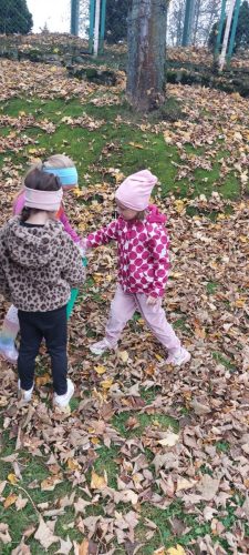 Zerowka-porzadkuje-otoczenie-szkoly-9