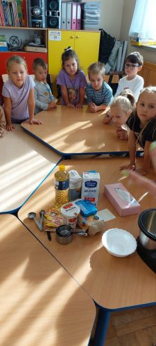 Zerowka-ze-swoja-pania-piecze-ciasto-15