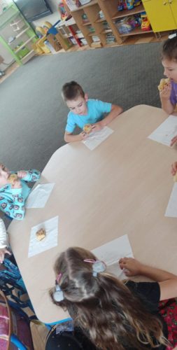 Zerowka-ze-swoja-pania-piecze-ciasto-5