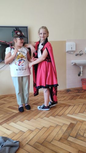 klasa-5-wciela-sie-w-rozne-postaci-6