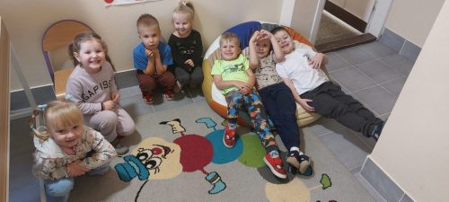 przedszkolaki-w-sali-terapeutycznej-16