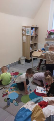 przedszkolaki-w-sali-terapeutycznej-5