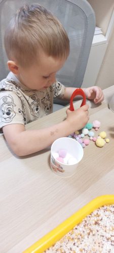 przedszkolaki-w-sali-terapeutycznej-7